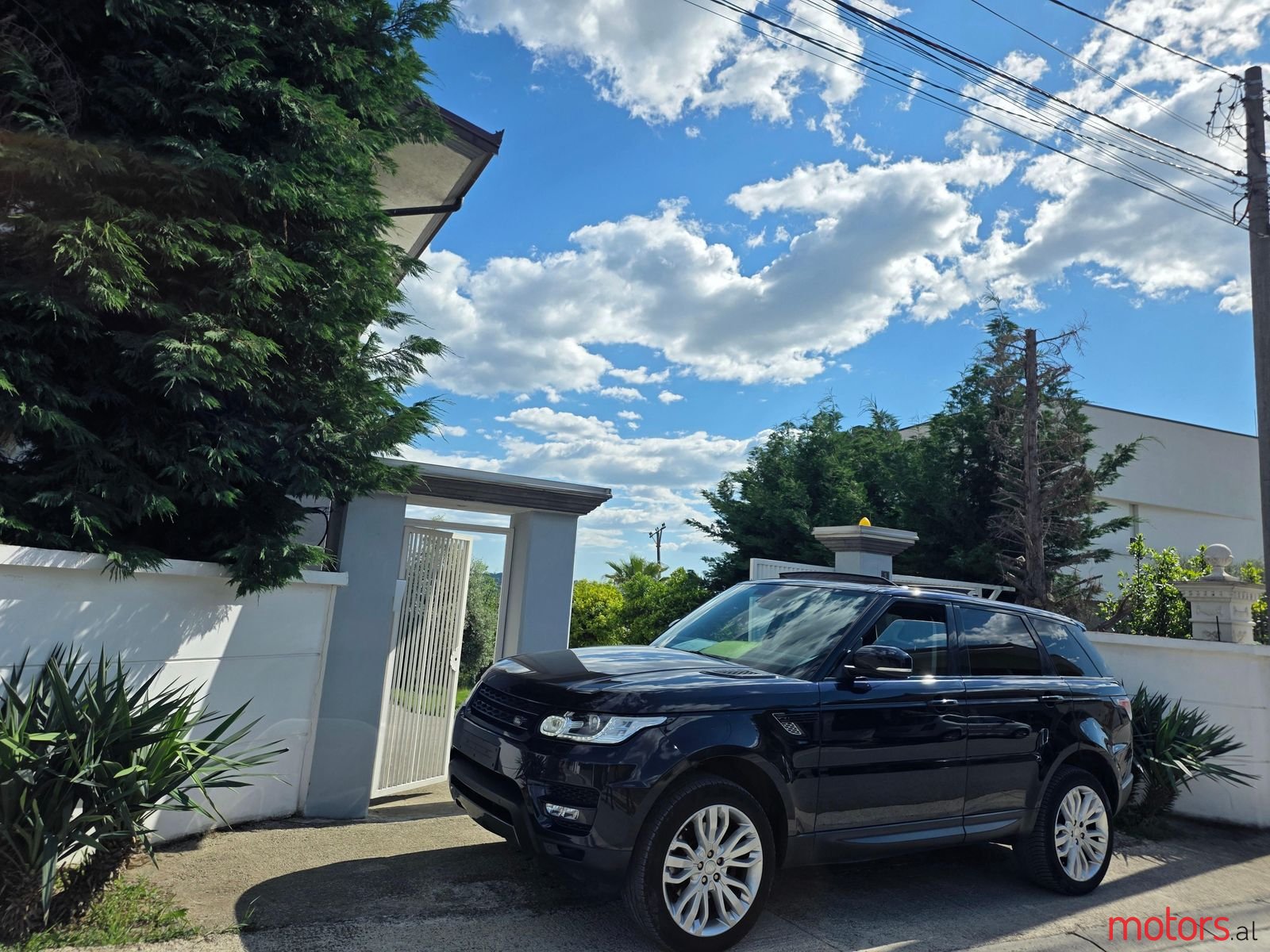 2016' Land Rover Range Rover Sport photo #1
