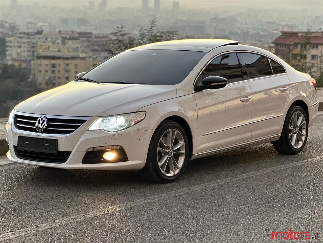2010' Volkswagen Passat photo #2