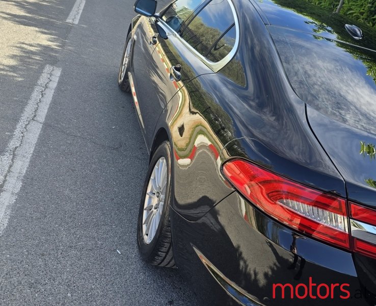 2012' Jaguar XF photo #3