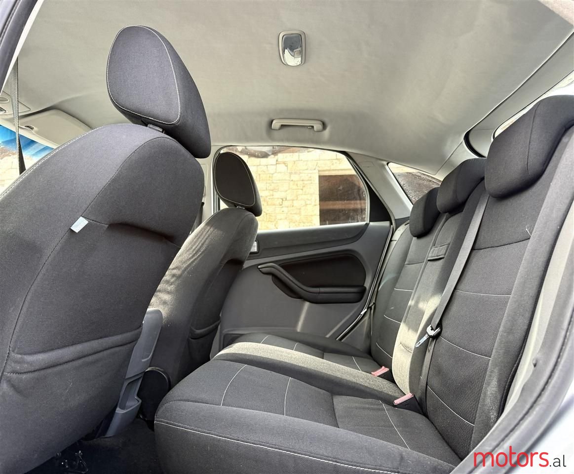 2010' Ford Focus photo #3