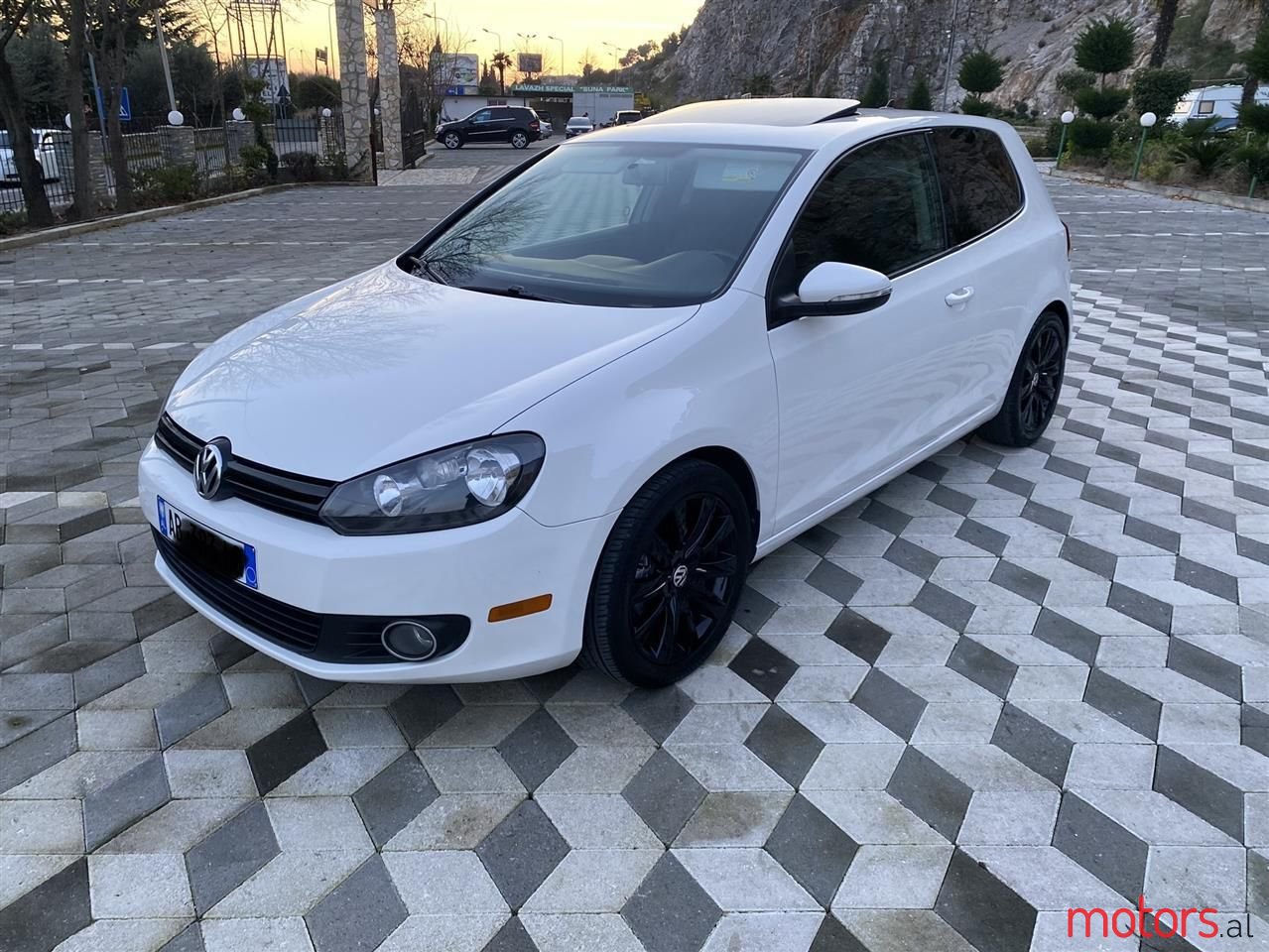 2011' Volkswagen Golf photo #6