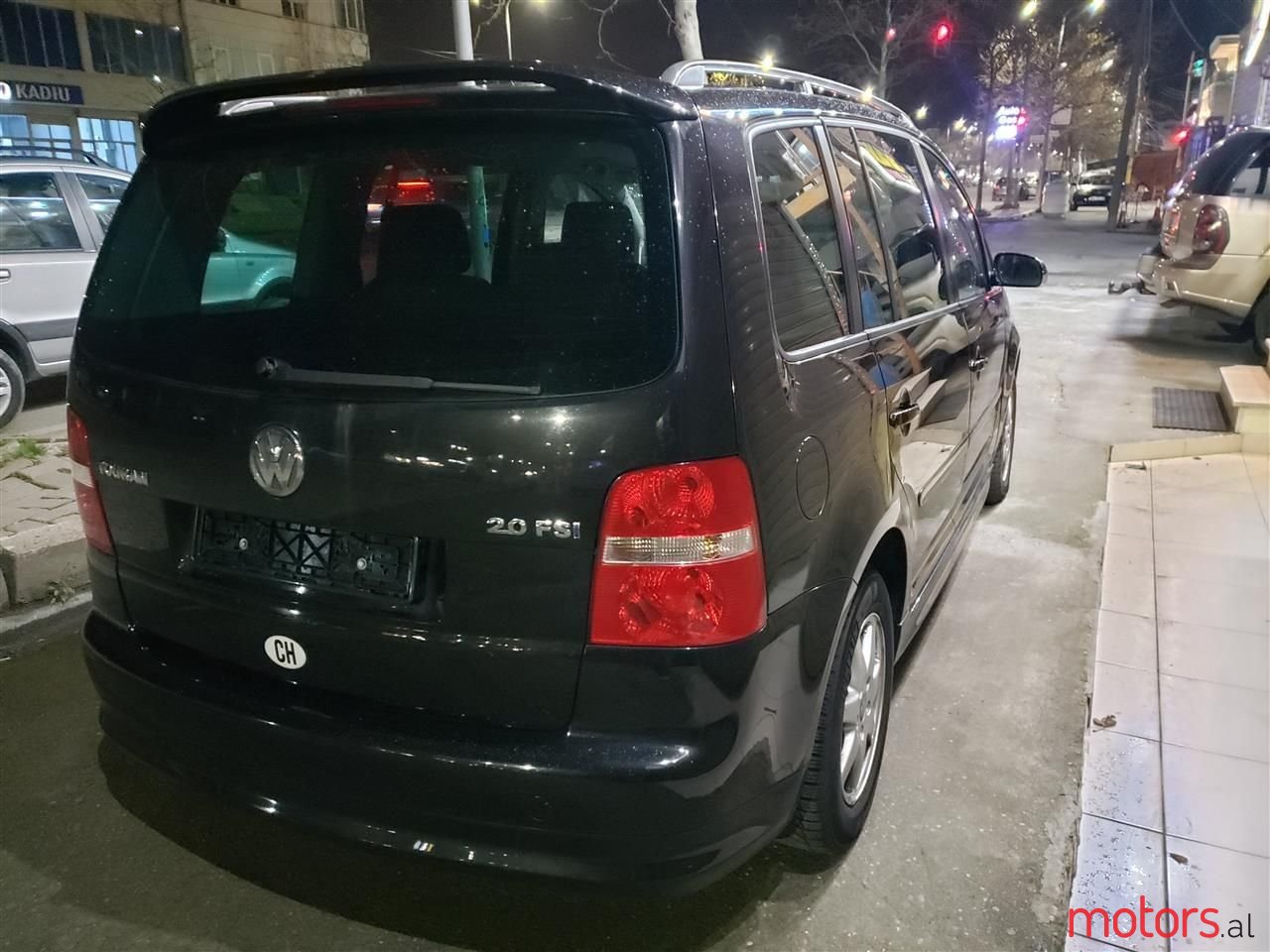 2006' Volkswagen Touran photo #5