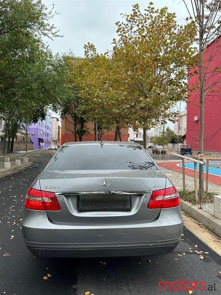 2011' Mercedes-Benz 220 photo #4