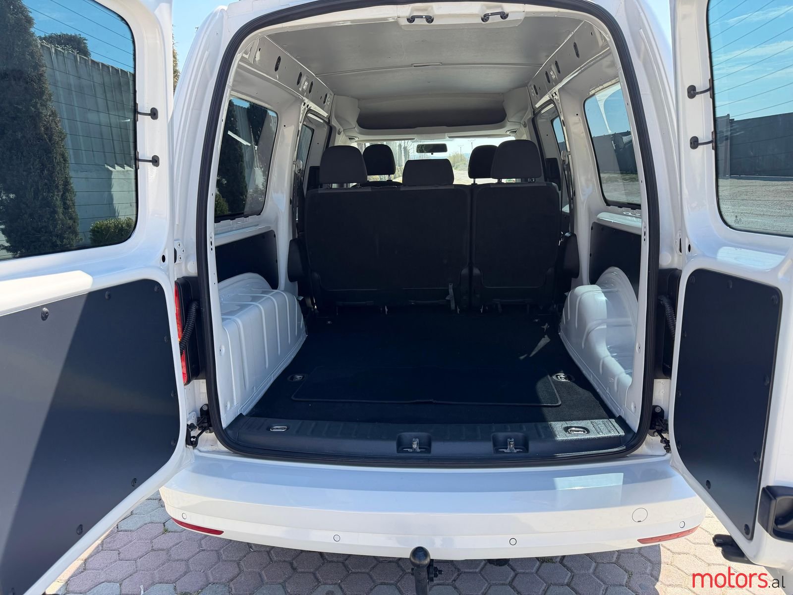 2017' Volkswagen Caddy photo #4