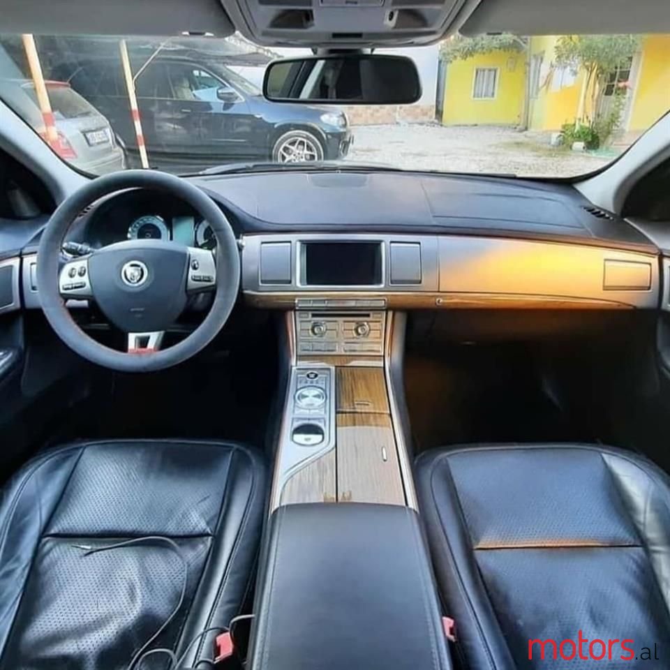 2010' Jaguar XF photo #5