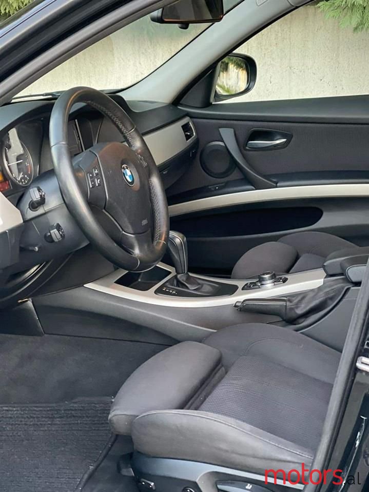 2010' BMW 320 photo #6