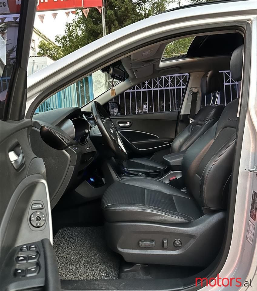 2013' Hyundai Santa Fe photo #6