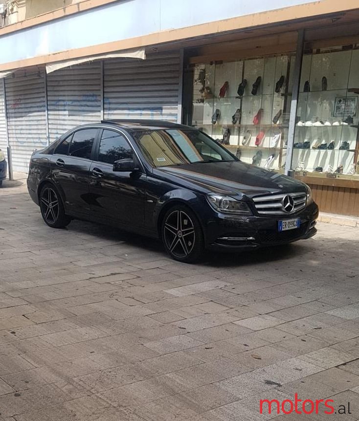 2013' Mercedes-Benz 220 photo #1