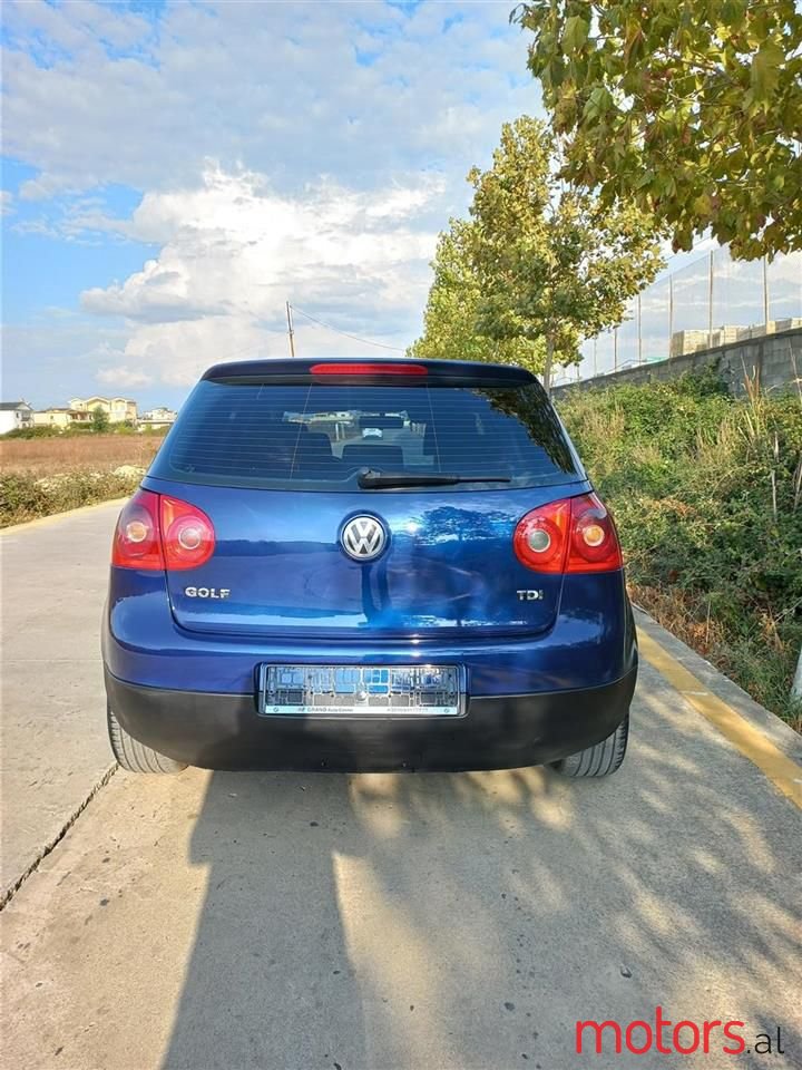 2005' Volkswagen Golf photo #2