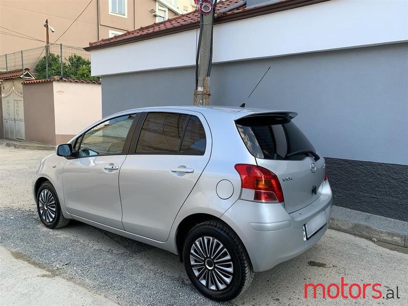 2009' Toyota Yaris photo #2