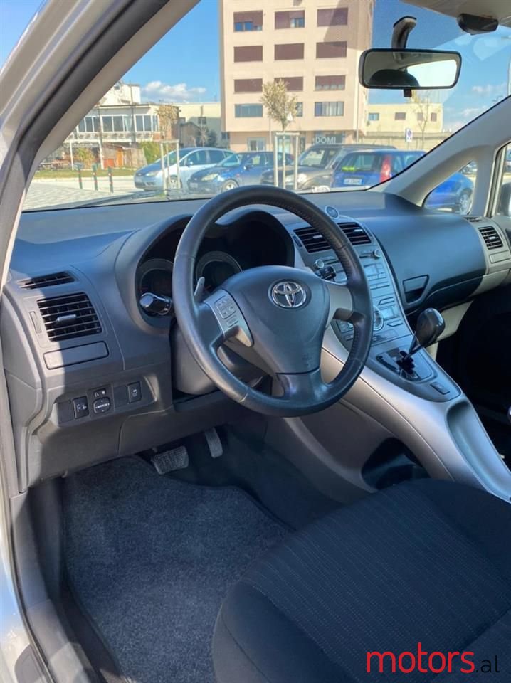 2008' Toyota Auris photo #2
