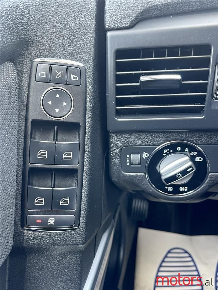 2009' Mercedes-Benz GLK 220 photo #3