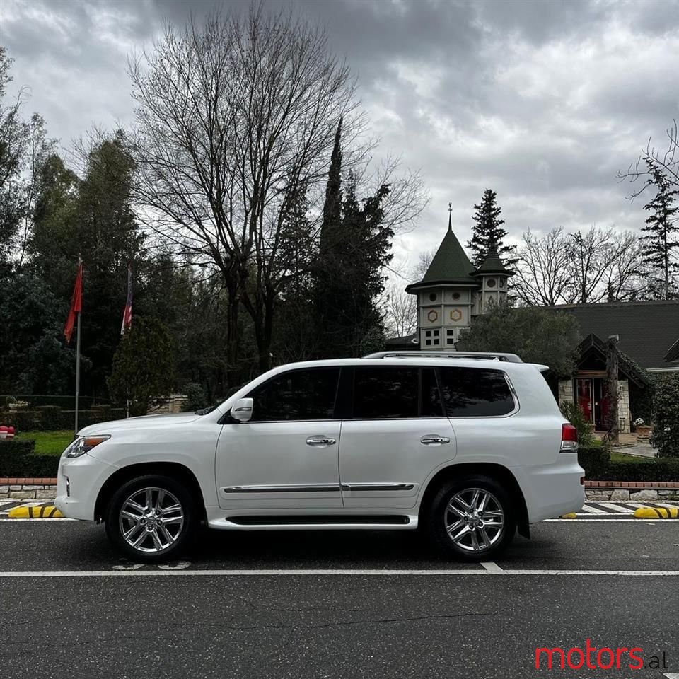 2013' Lexus LX 570 photo #2