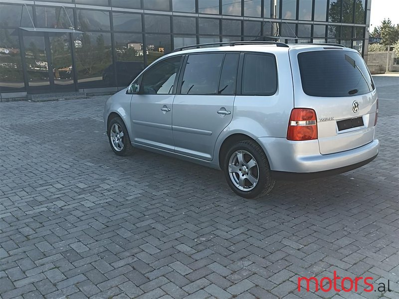 2005' Volkswagen Touran photo #6