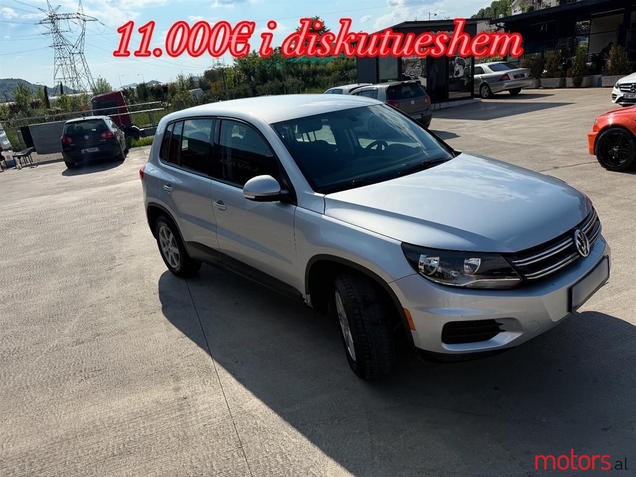 2018' Volkswagen Tiguan photo #2