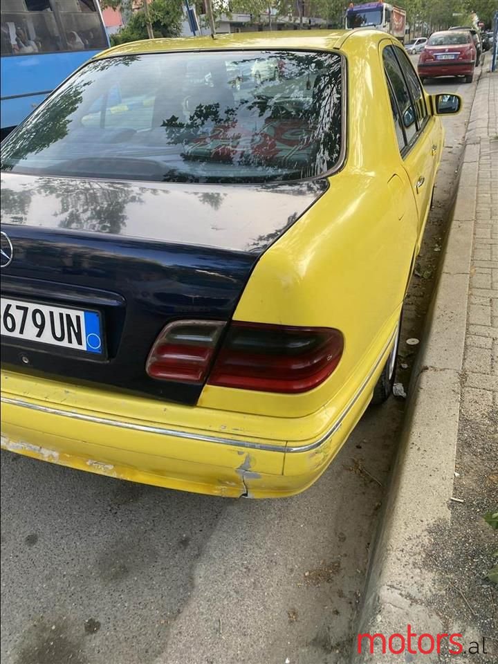 2001' Mercedes-Benz 220 photo #5