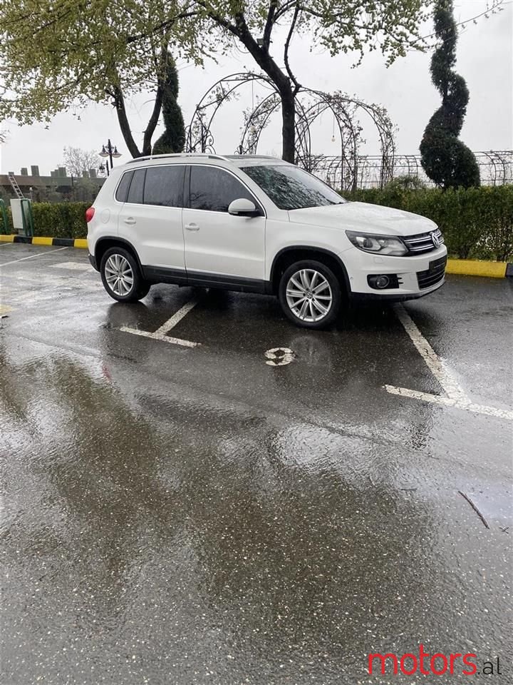 2012' Volkswagen Tiguan photo #4