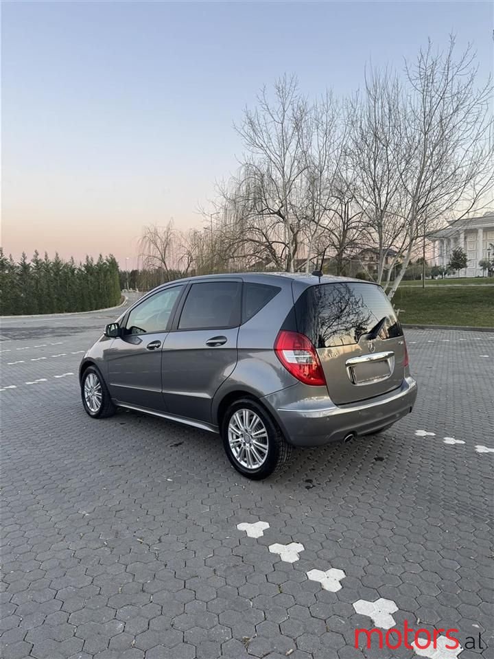 2012' Mercedes-Benz A 180 photo #4