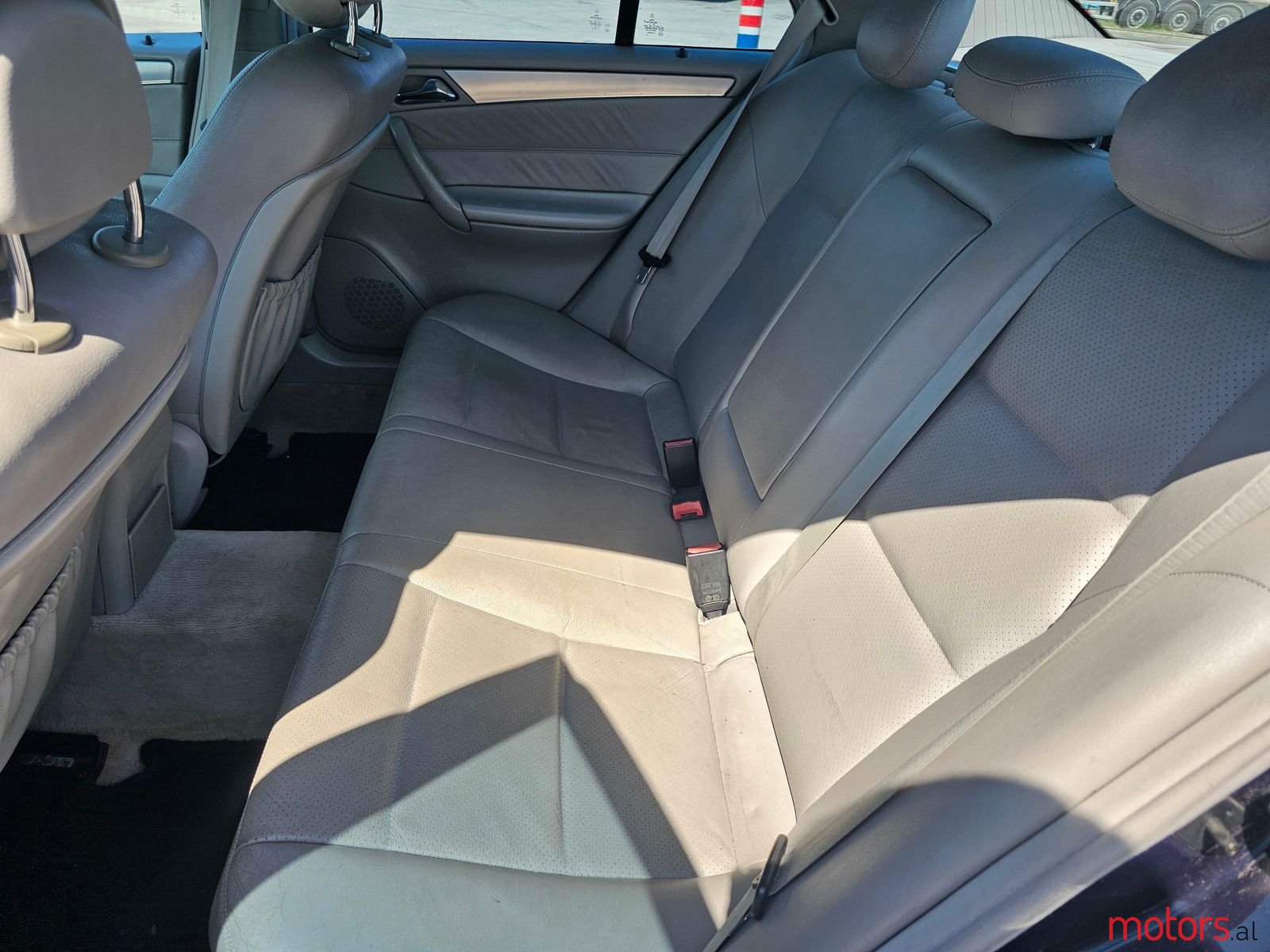 2005' Mercedes-Benz C 220 photo #5