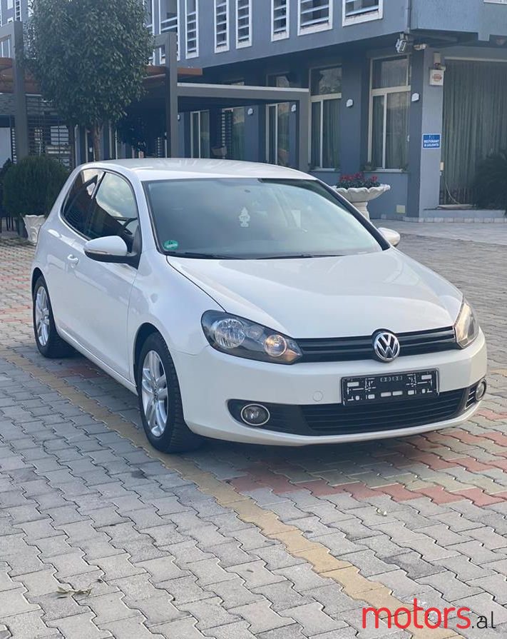 2009' Volkswagen Golf photo #1