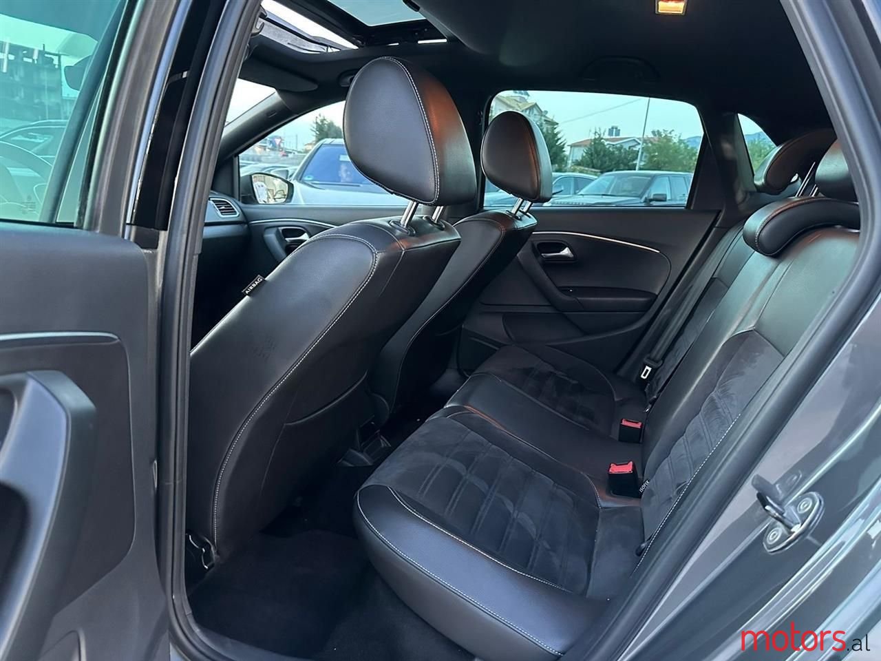 2016' Volkswagen Polo photo #4