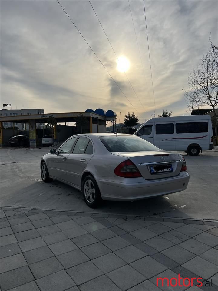 2009' Mercedes-Benz E 200 photo #1