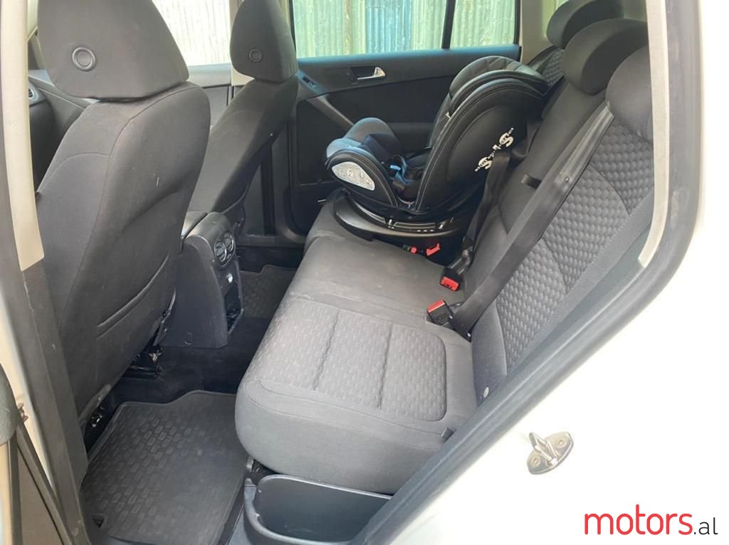 2009' Volkswagen Tiguan photo #5