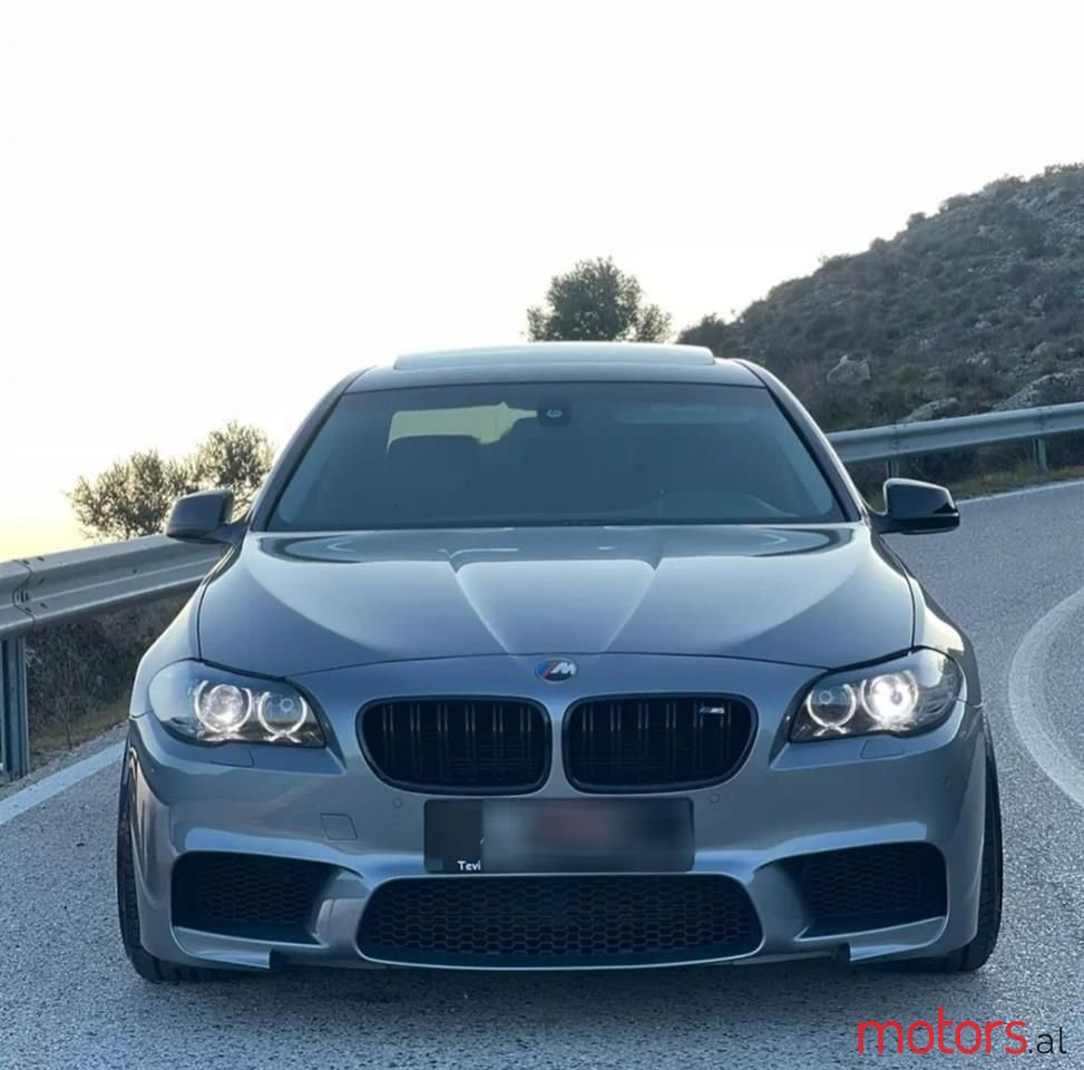 2011' BMW 528 photo #2