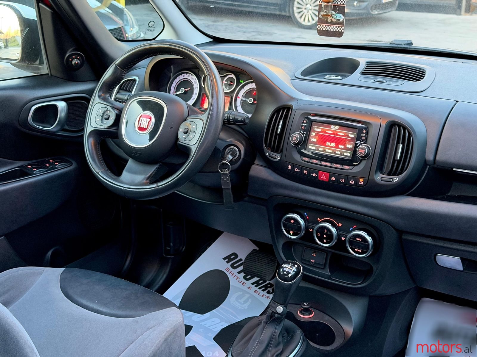 2013' Fiat 500L photo #5