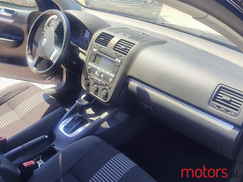 2008' Volkswagen Golf photo #6