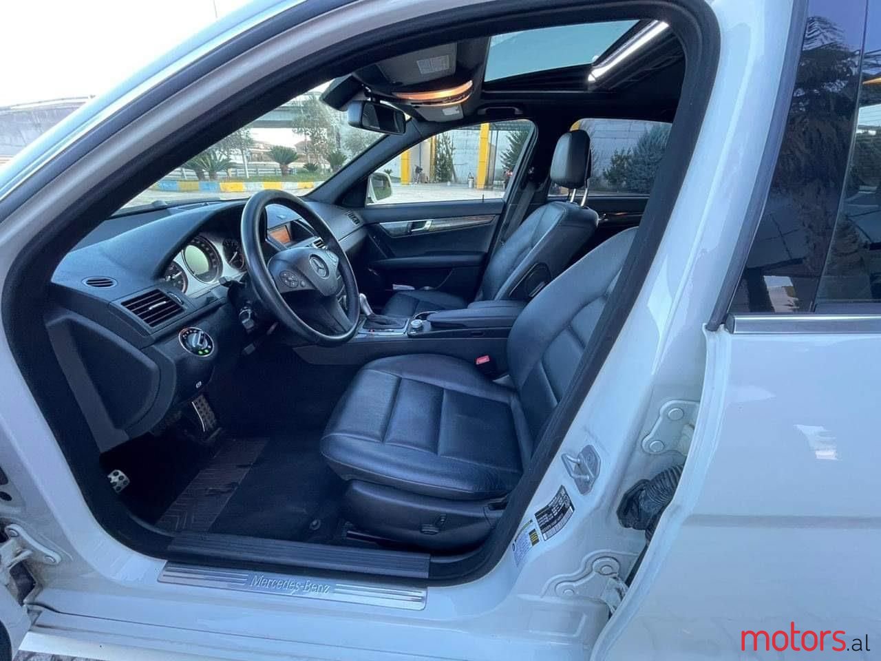 2008' Mercedes-Benz C 300 photo #6