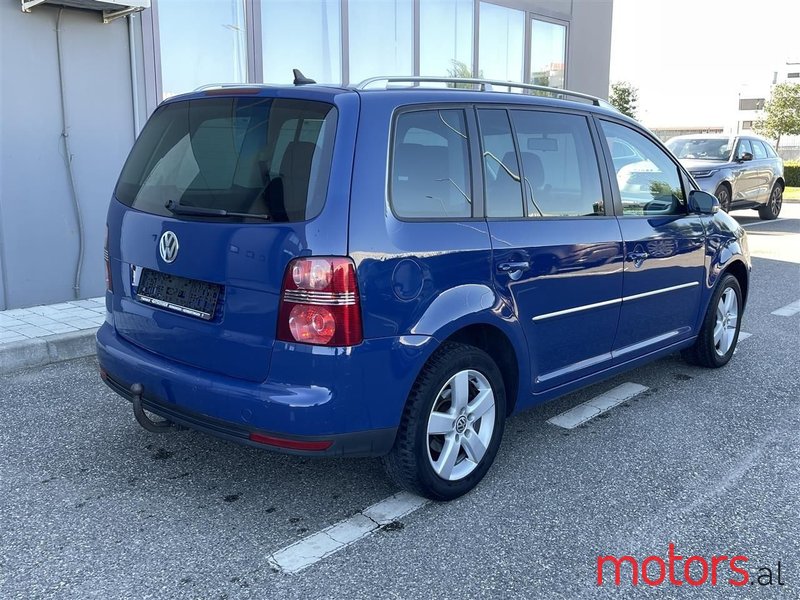 2007' Volkswagen Touran photo #4