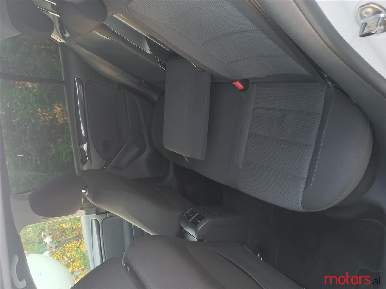 2011' Volkswagen Golf photo #5