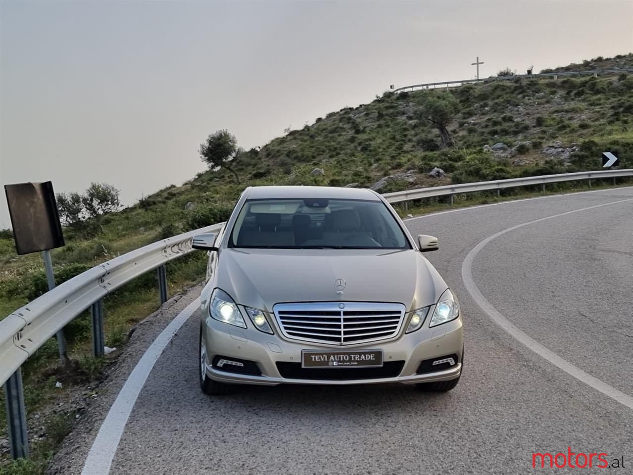 2010' Mercedes-Benz E 220 photo #2