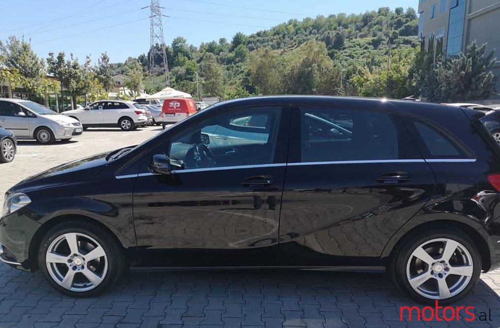 2013' Mercedes-Benz B 180 photo #1
