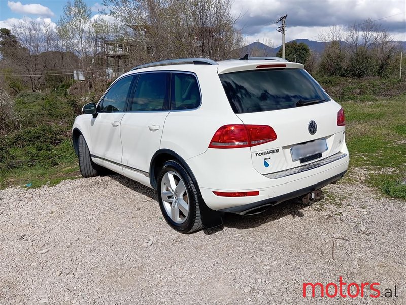 2012' Volkswagen Touareg photo #2