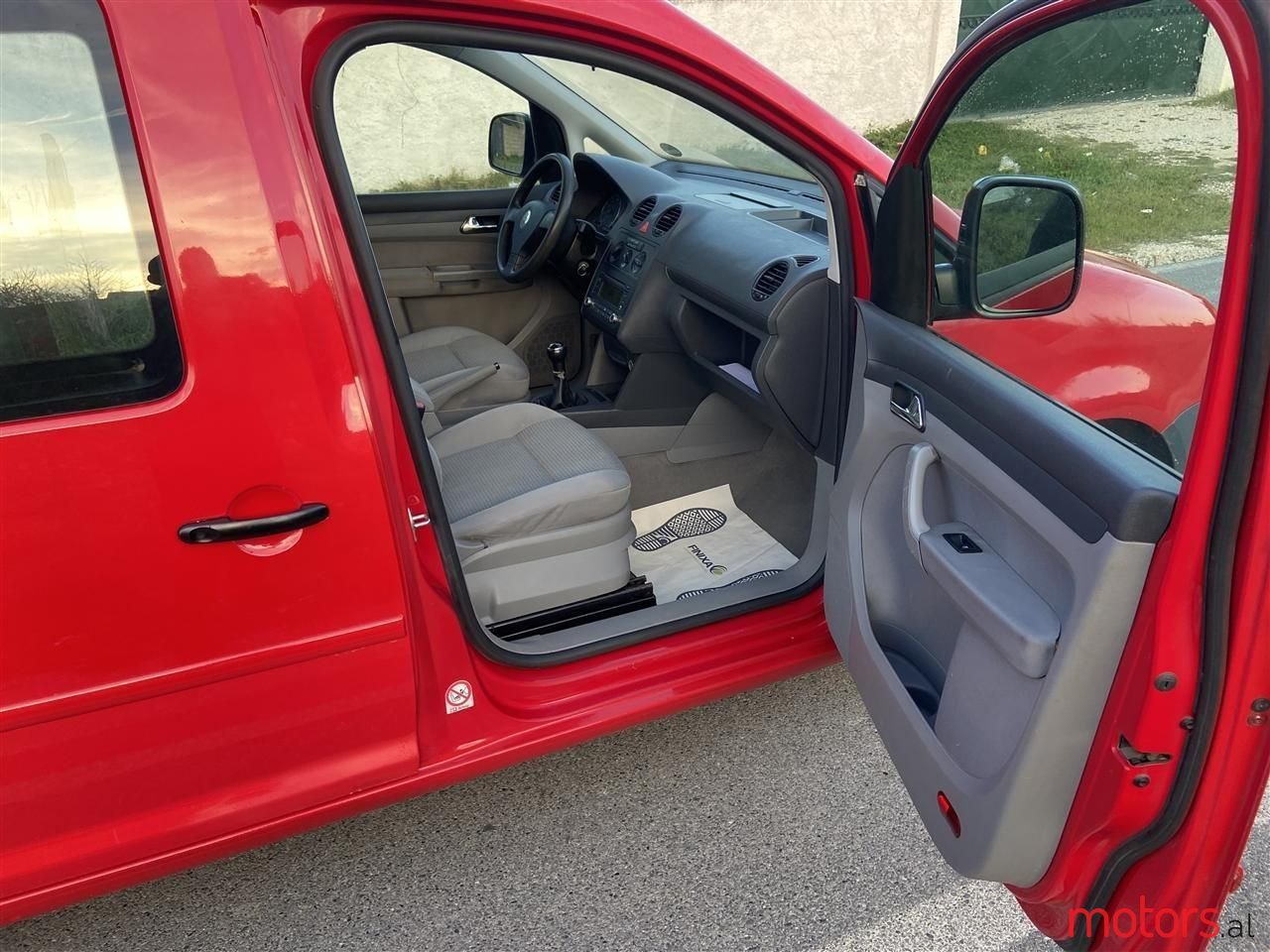 2006' Volkswagen Caddy photo #4