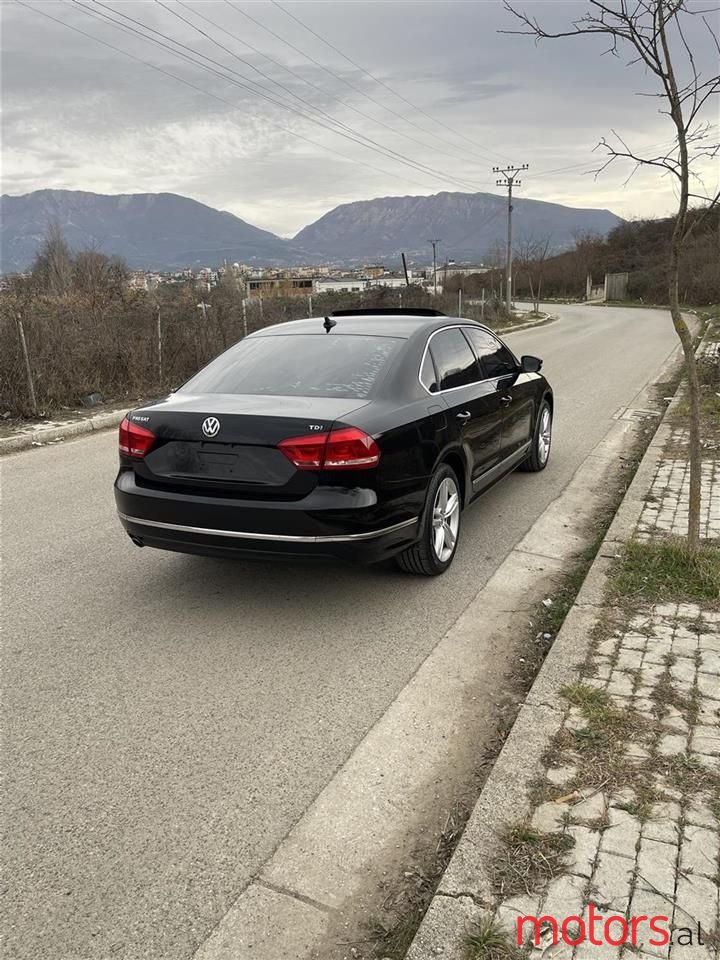 2013' Volkswagen Passat photo #5