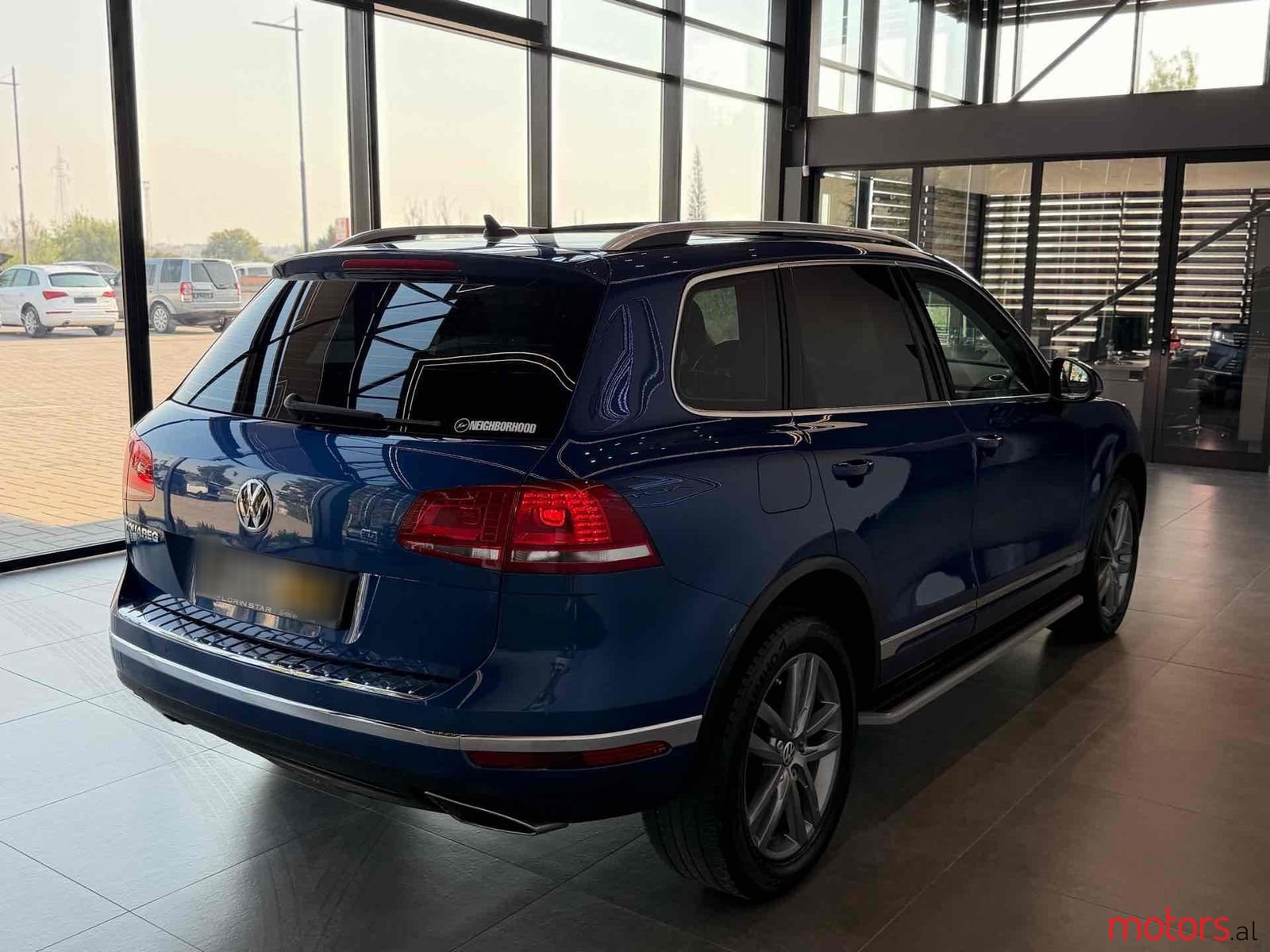 2015' Volkswagen Touareg photo #3