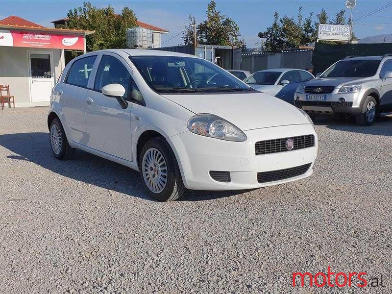 2009' Fiat Punto Evo photo #2