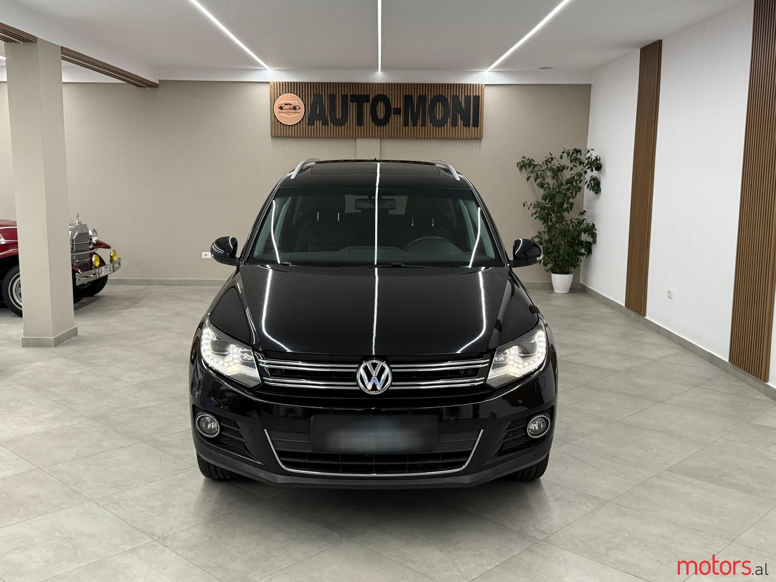 2015' Volkswagen Tiguan photo #4