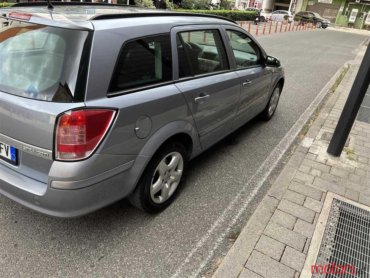 2008' Opel Astra photo #3