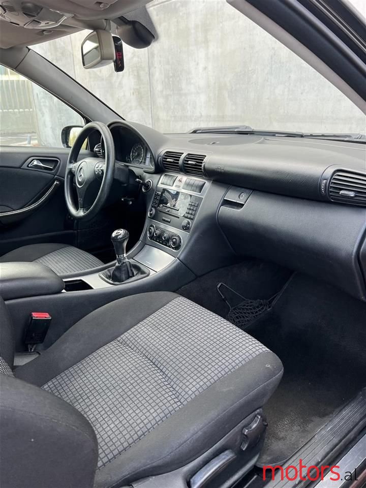 2005' Mercedes-Benz C 220 photo #2