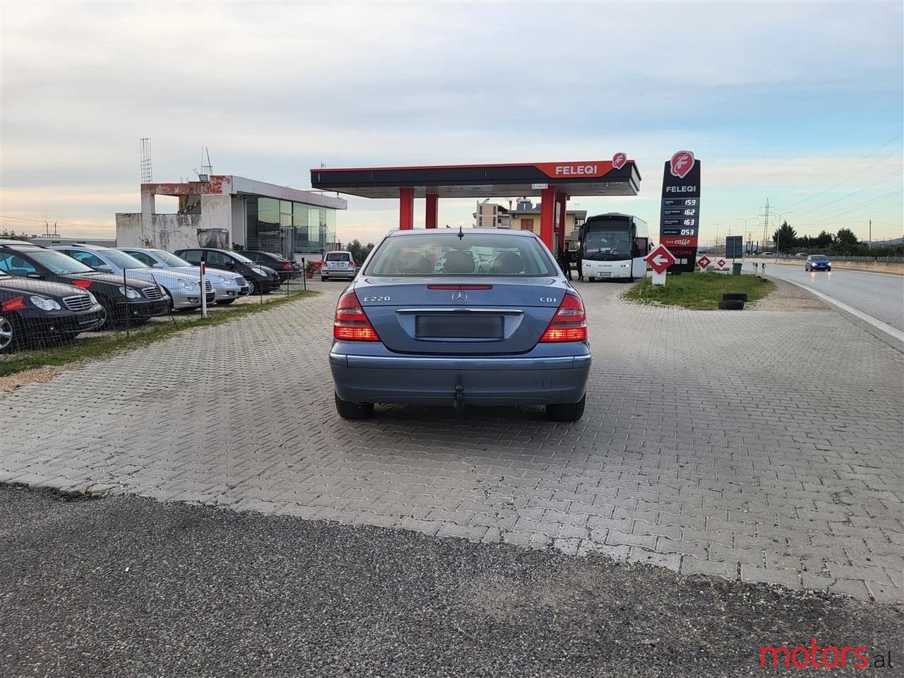 2005' Mercedes-Benz E 220 photo #4