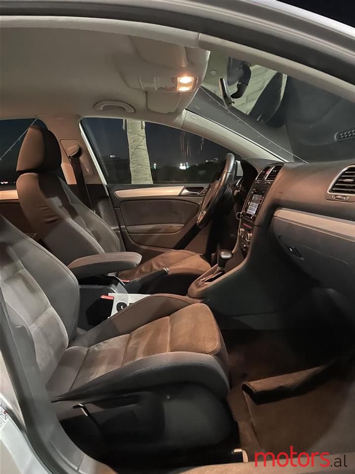 2009' Volkswagen Golf photo #6