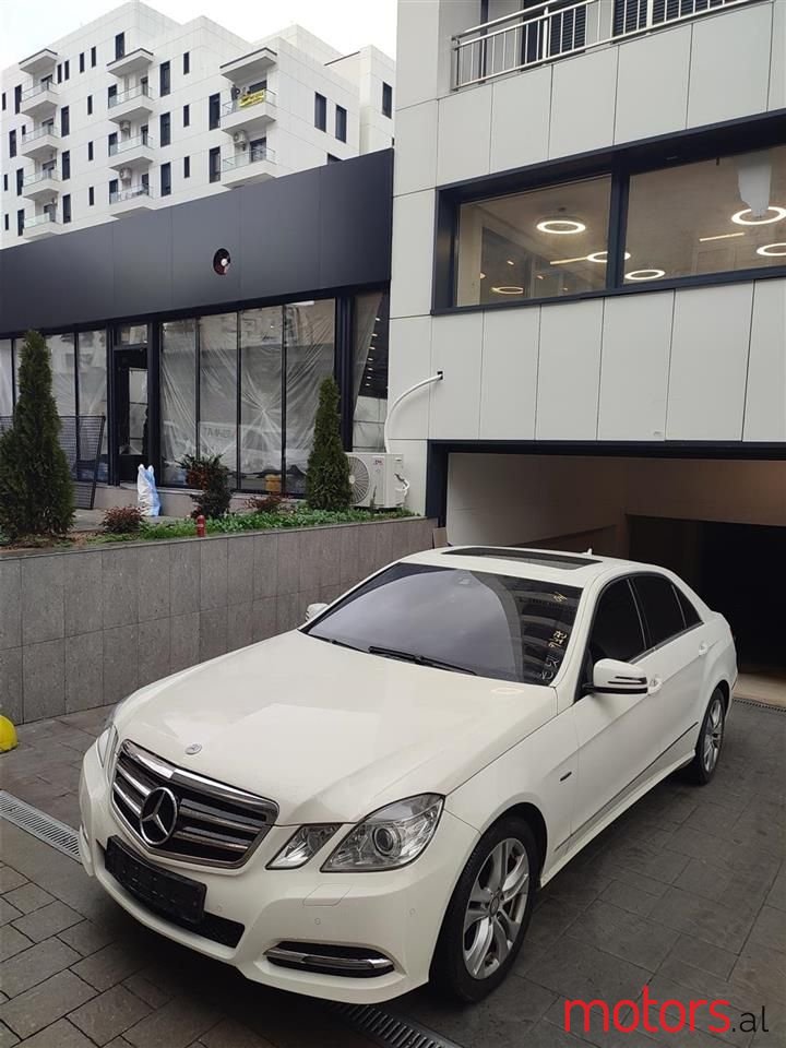 2012' Mercedes-Benz E 220 photo #6