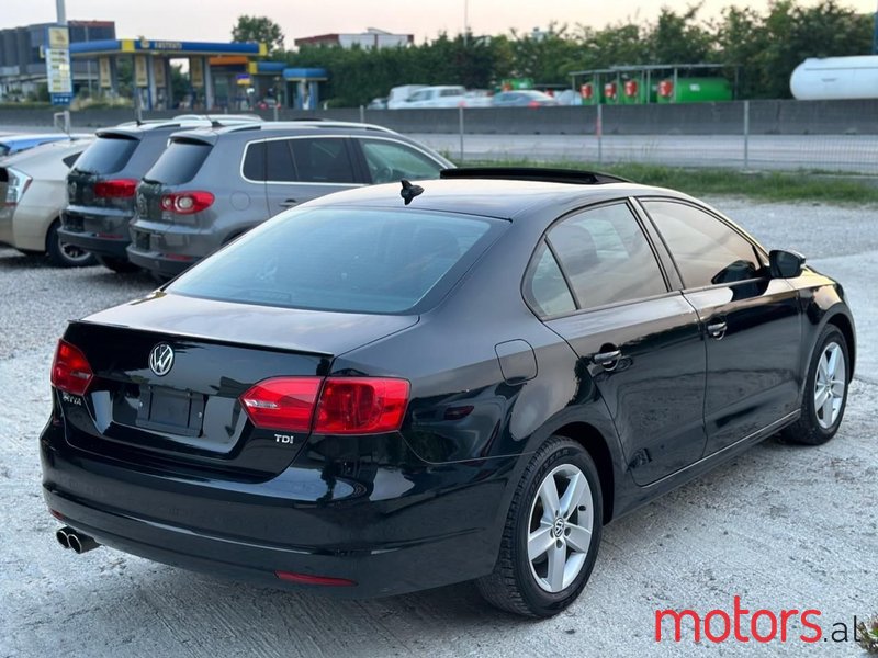 2012' Volkswagen Jetta photo #4