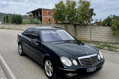 2008' Mercedes-Benz E 220