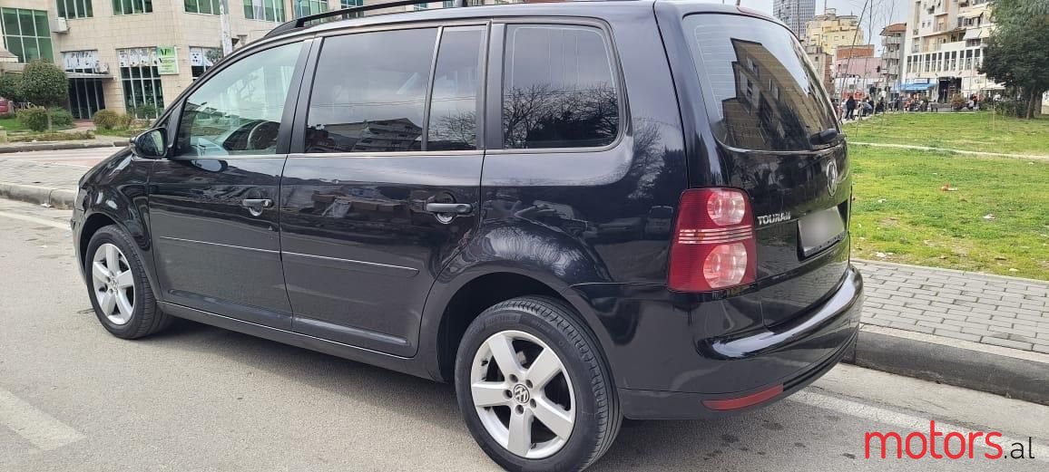 2010' Volkswagen Touran photo #2