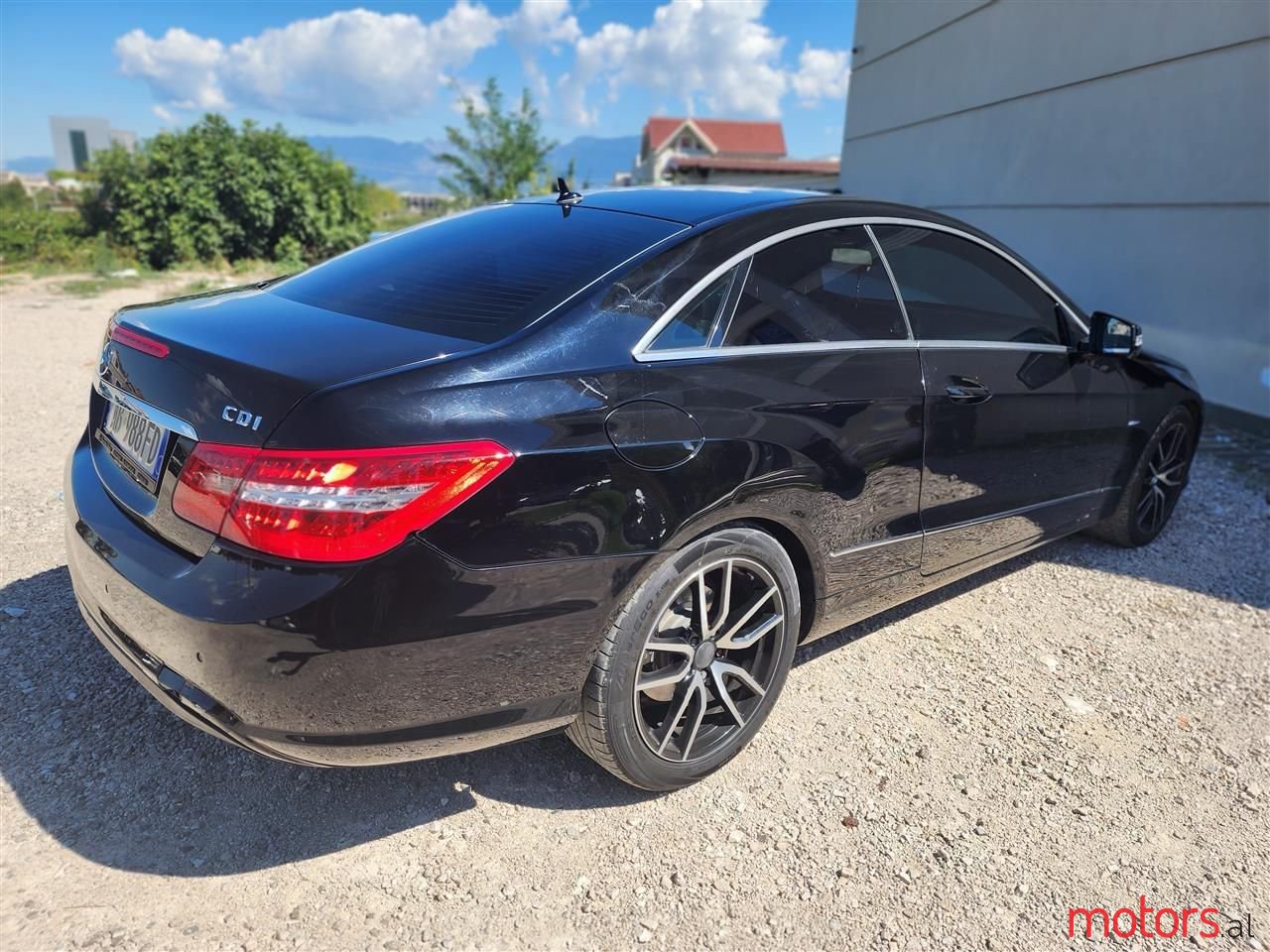 2011' Mercedes-Benz E 250 photo #6